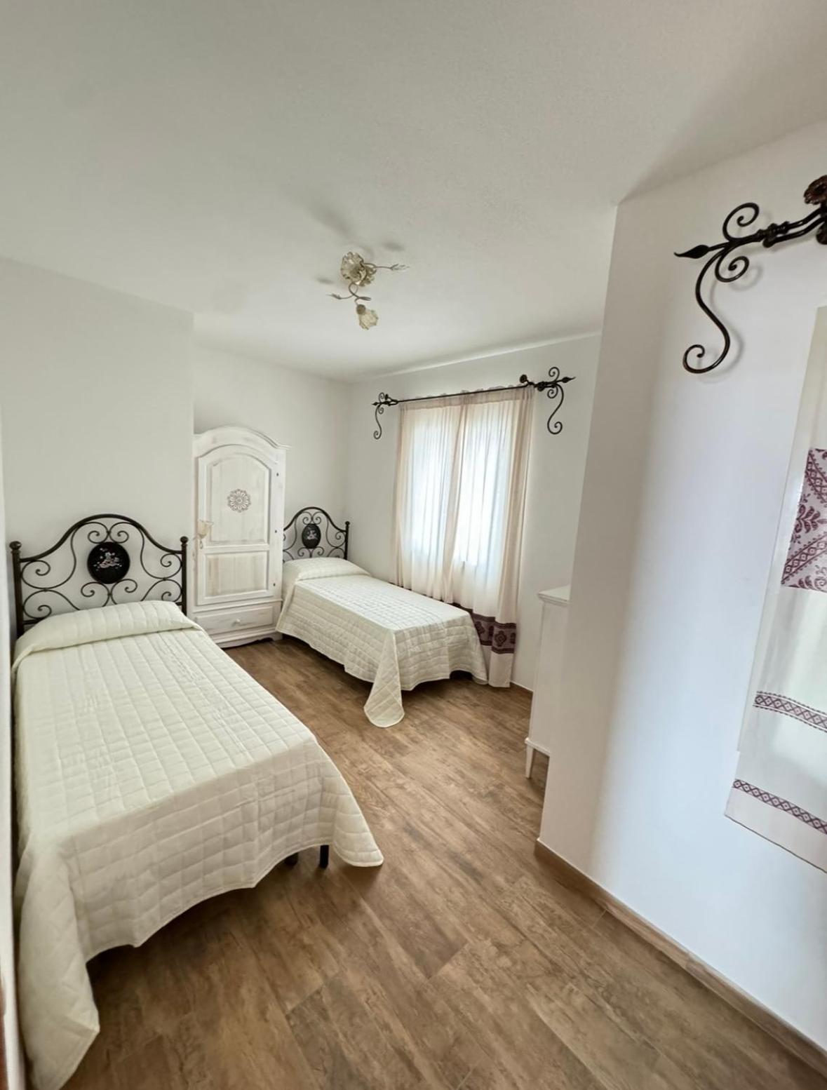 Budoni Residence Lutturai 1 Екстер'єр фото